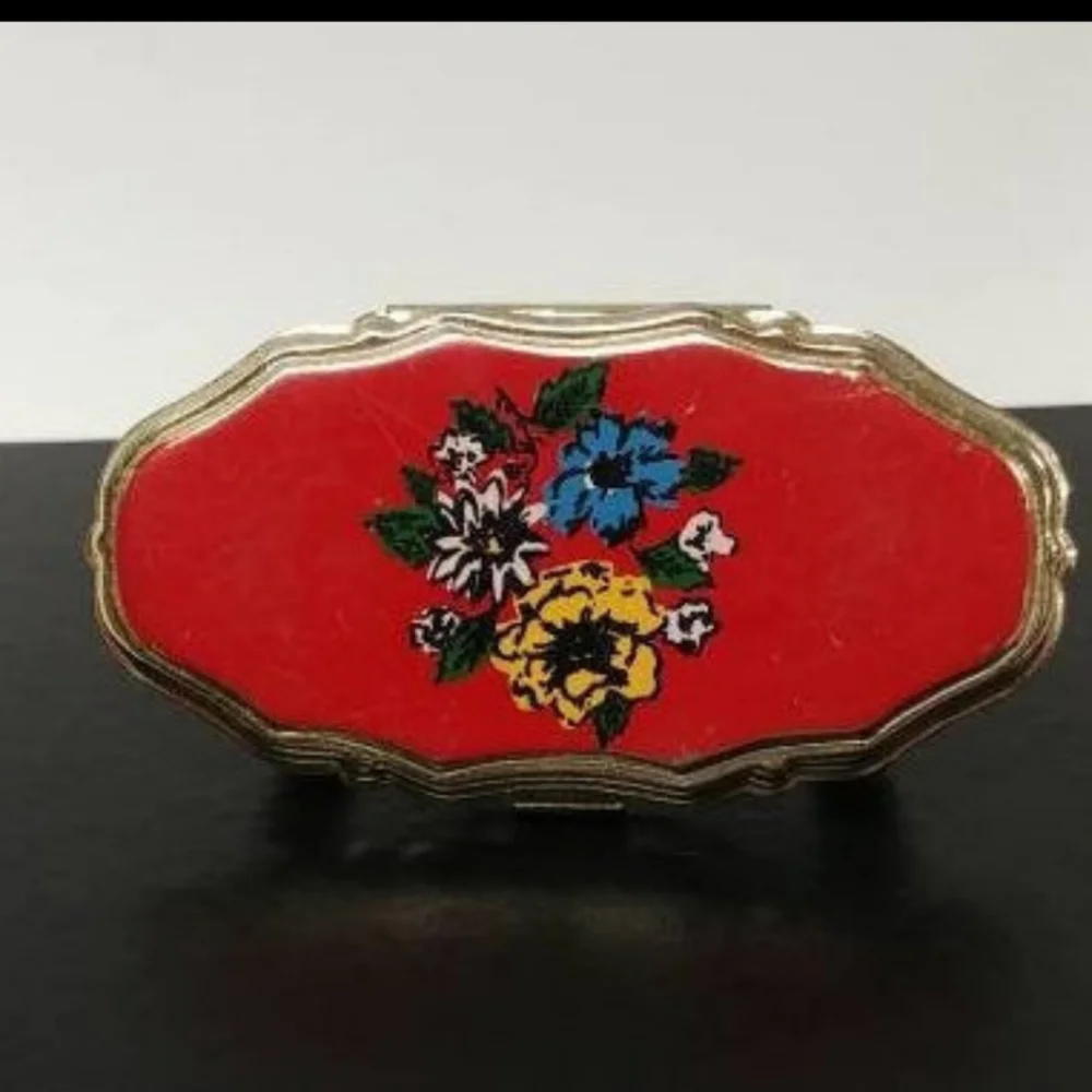 Vintage Red Floral Makeup Compact